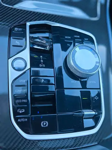 BMW X7 view 9