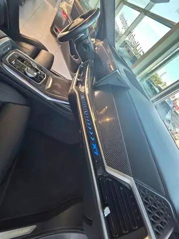 BMW X7 view 15