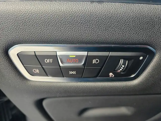 BMW X7 view 11
