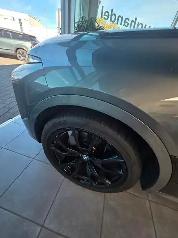 BMW X7 view 13