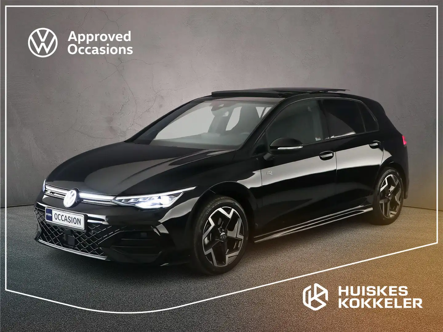 Volkswagen Golf R-Line Edition 1.5 eTSI 150pk DSG Automaat Panoram Zwart - 1