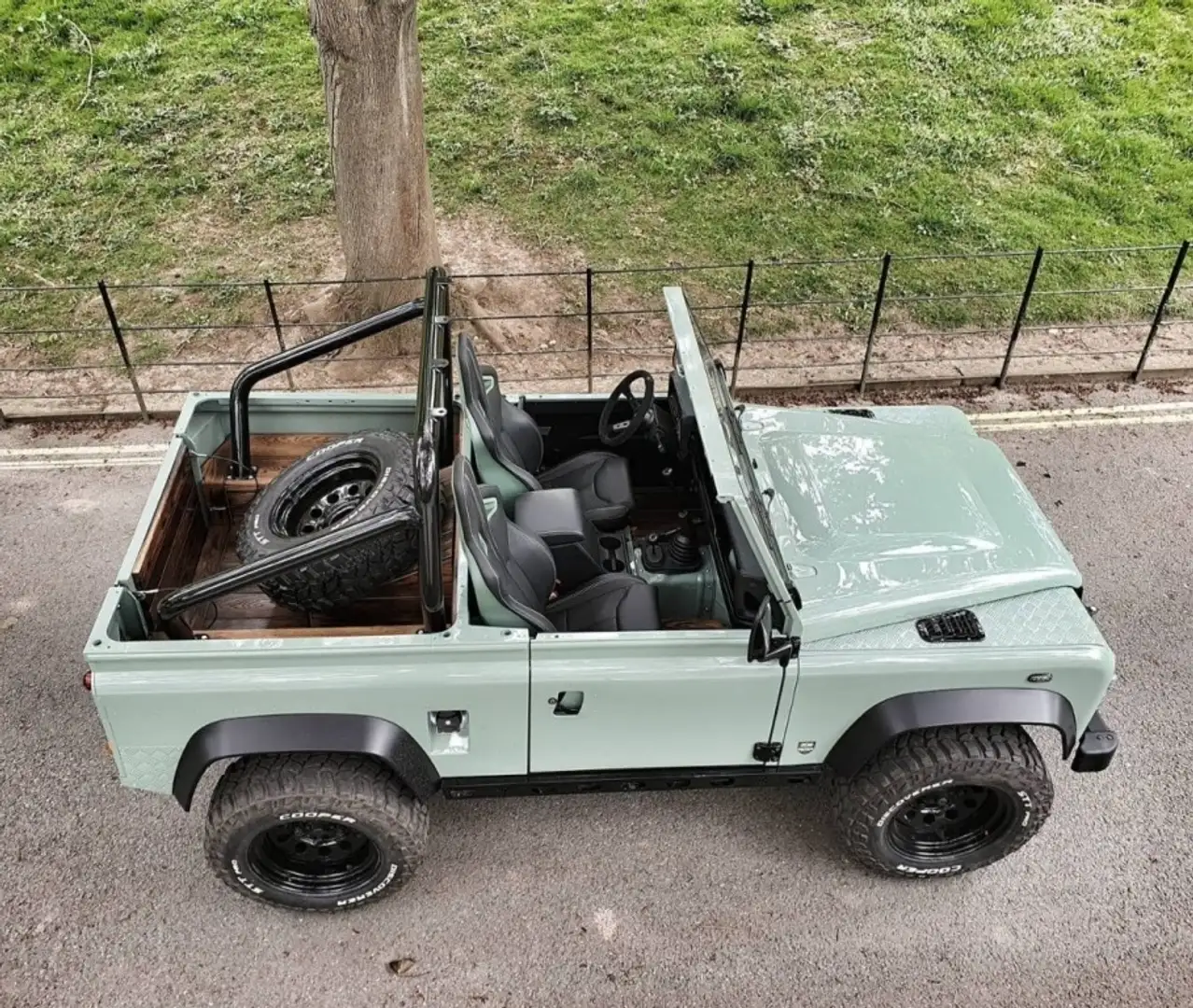 Land Rover Defender 90 2.5Td5 SW E Gris - 1