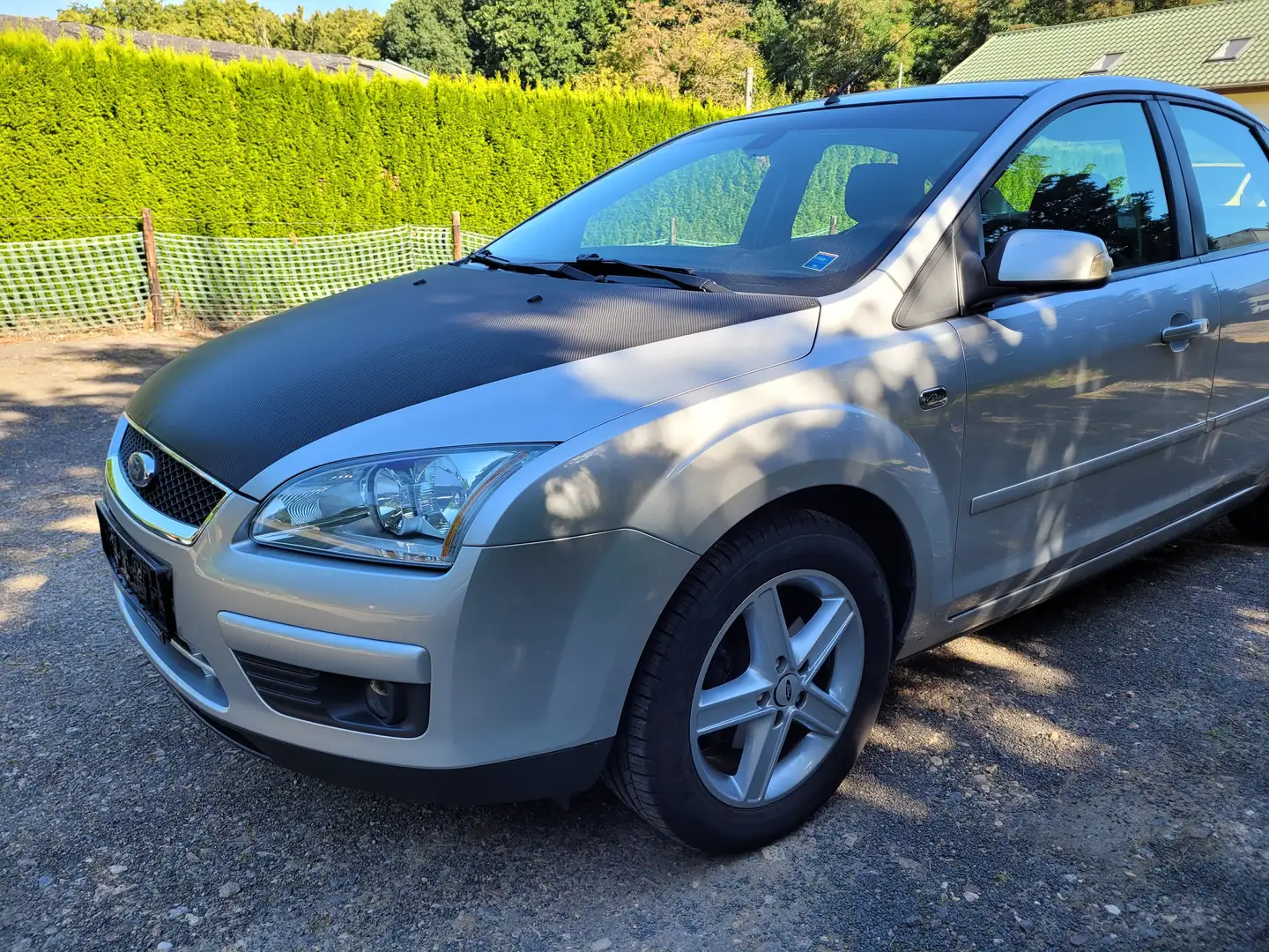 Ford Focus Ghia Silber - 1