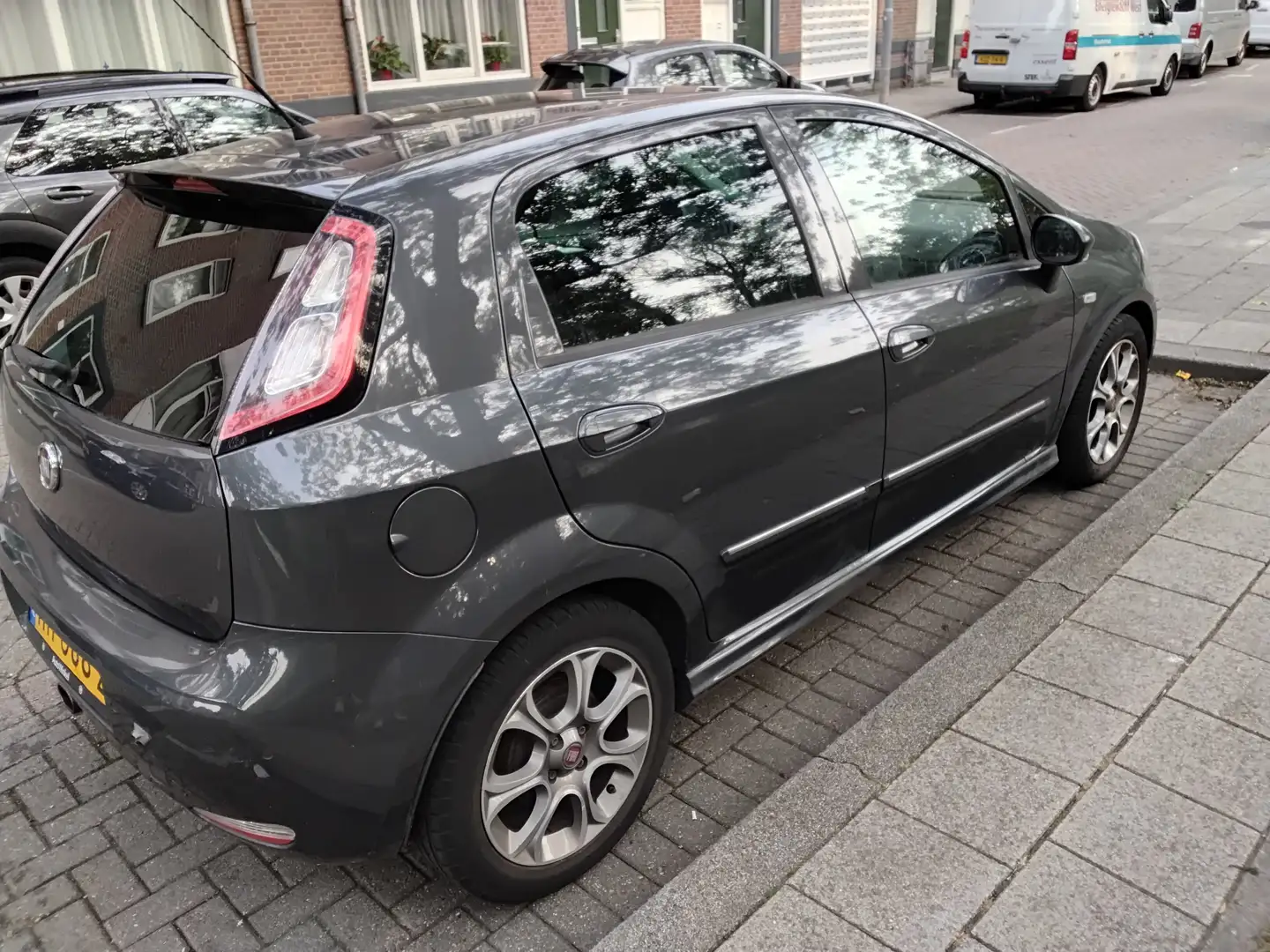 Fiat Punto Punto 1.3 M-Jet Lounge Grijs - 2