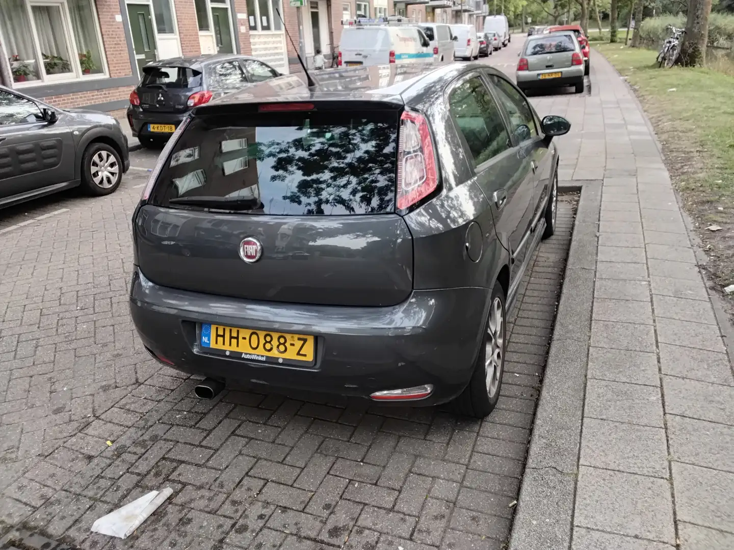 Fiat Punto Punto 1.3 M-Jet Lounge Grijs - 1
