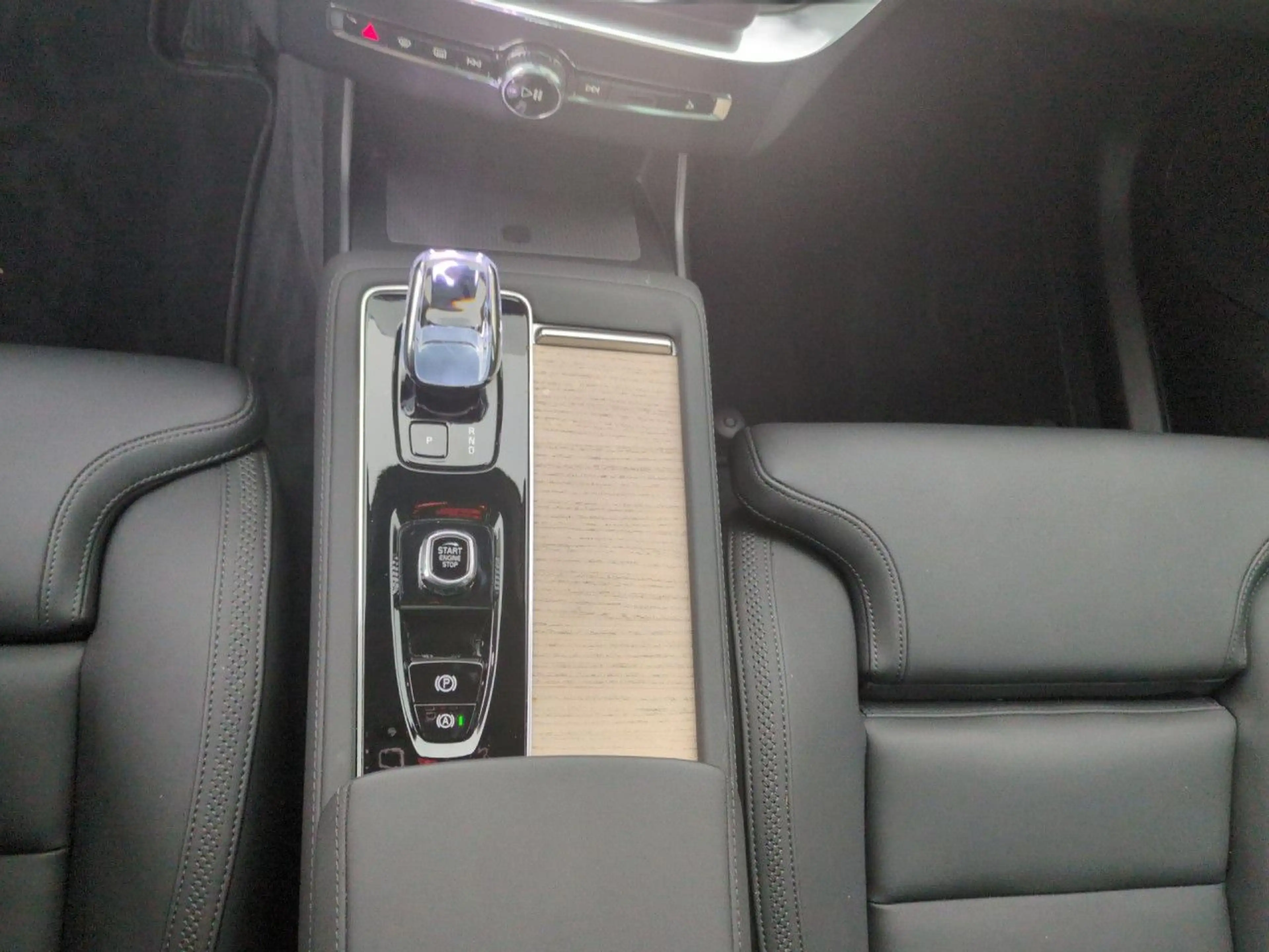 Volvo XC90 T8 Recharge Plus Dark Plug-In Hybrid AWD Navi — photo 29