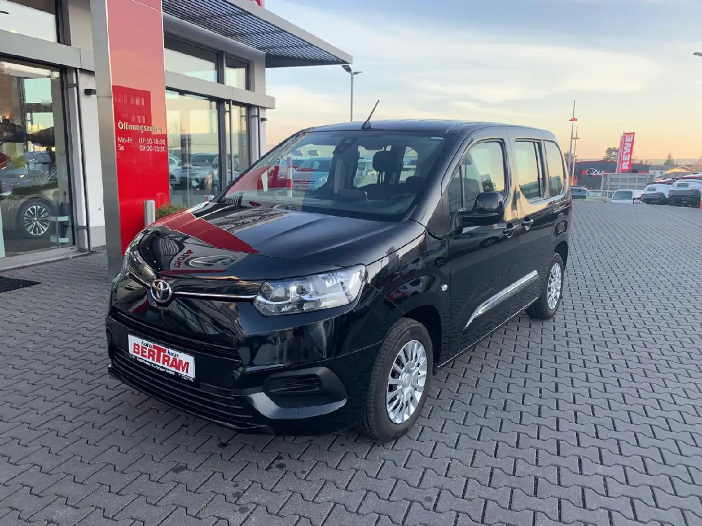 Toyota Proace L1 Shuttle Schwarz - 1