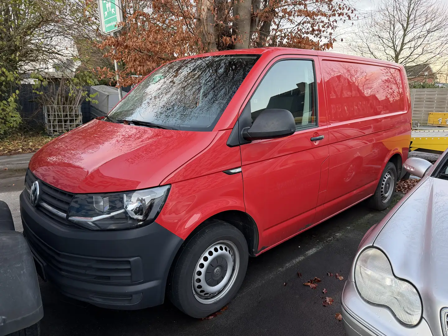 Volkswagen T6 Transporter 2.0 TDI Kasten ~Klima~PDC~ Rot - 1