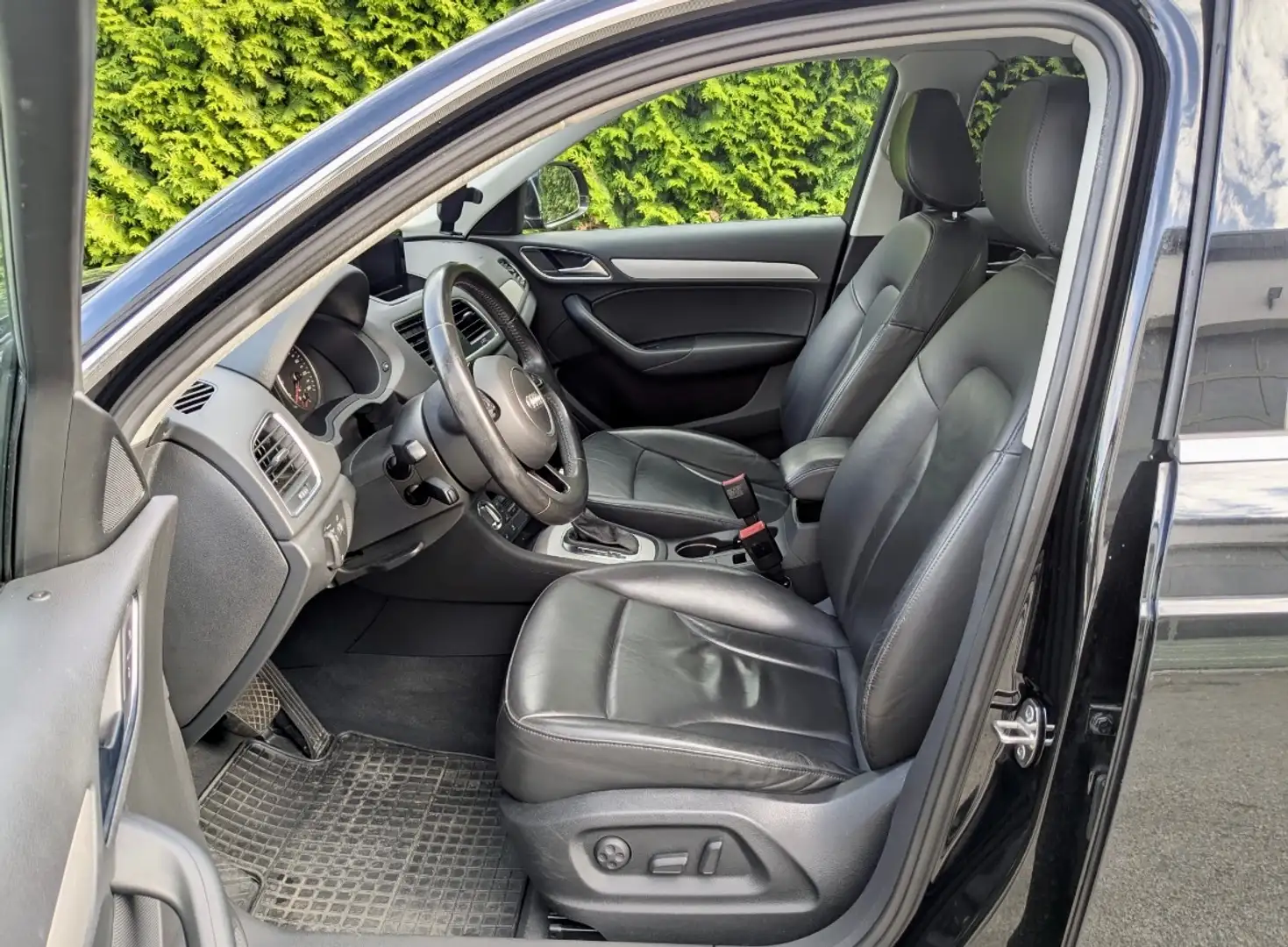 Audi Q3 *2.Hand*Automatik*AHK*Pano* Schwarz - 2