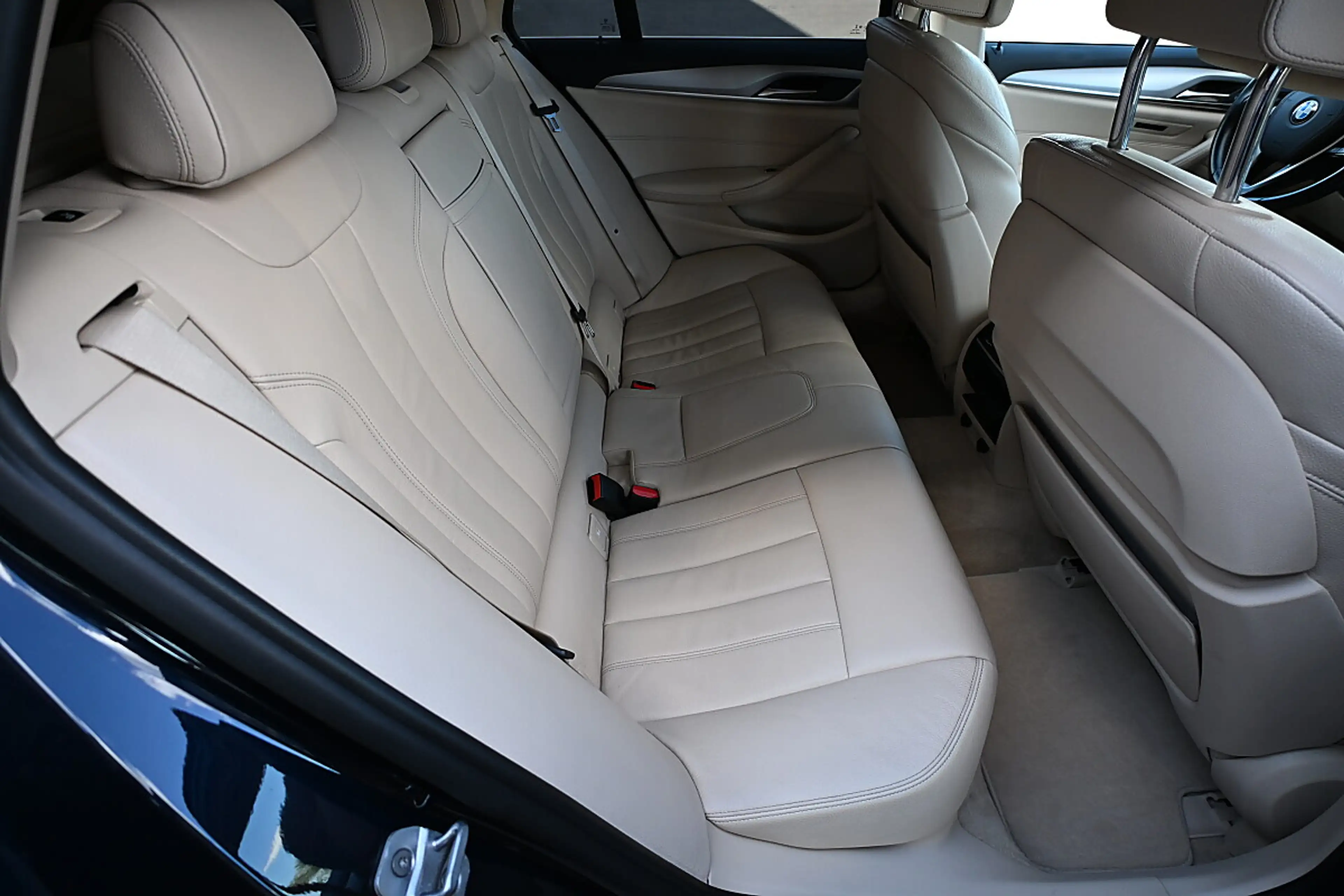 BMW 530 i Touring xDrive Aut. Komfortsitze, Sitzklima, ... — photo 7