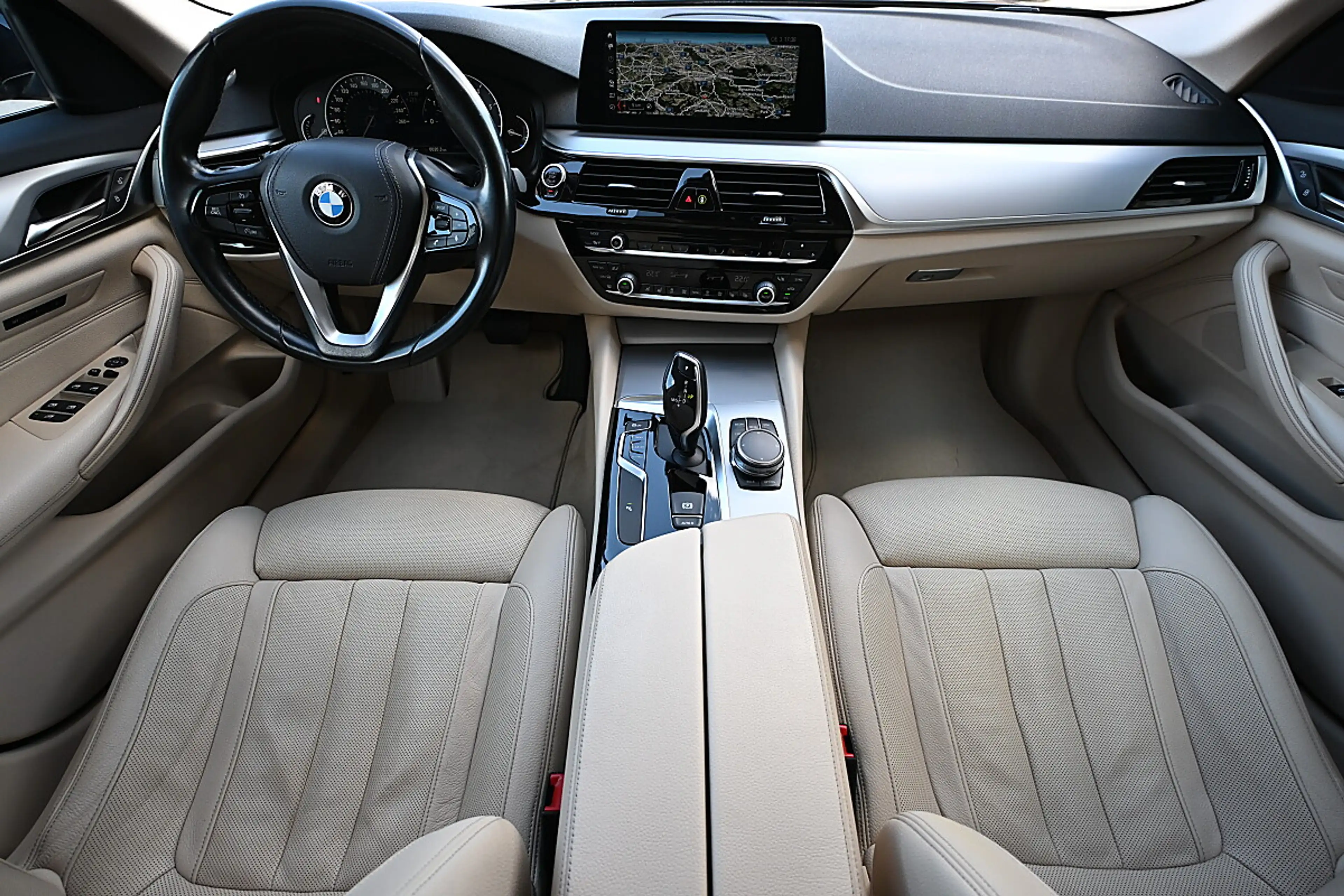 BMW 530 i Touring xDrive Aut. Komfortsitze, Sitzklima, ... — photo 8