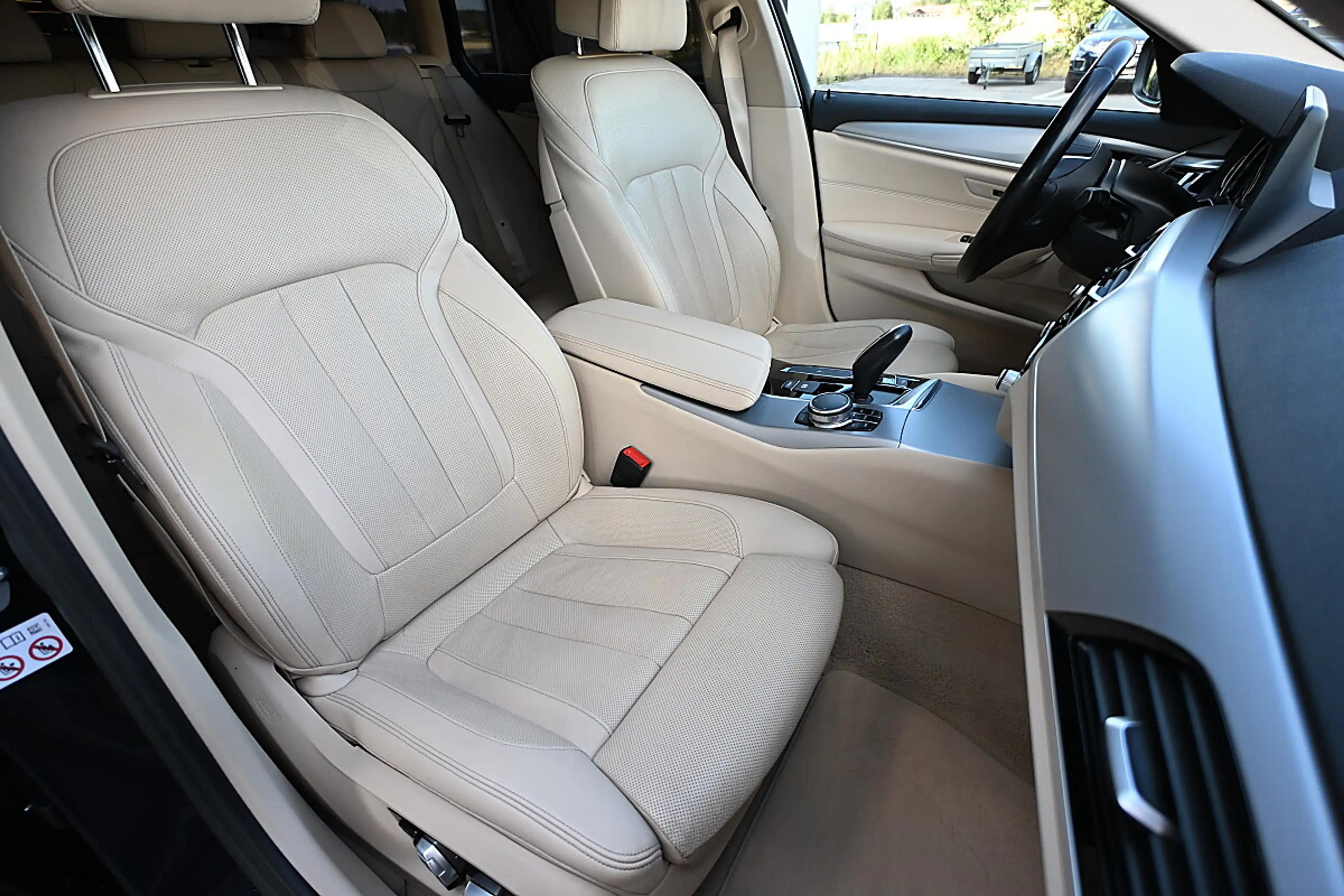 BMW 530 i Touring xDrive Aut. Komfortsitze, Sitzklima, ... — photo 6