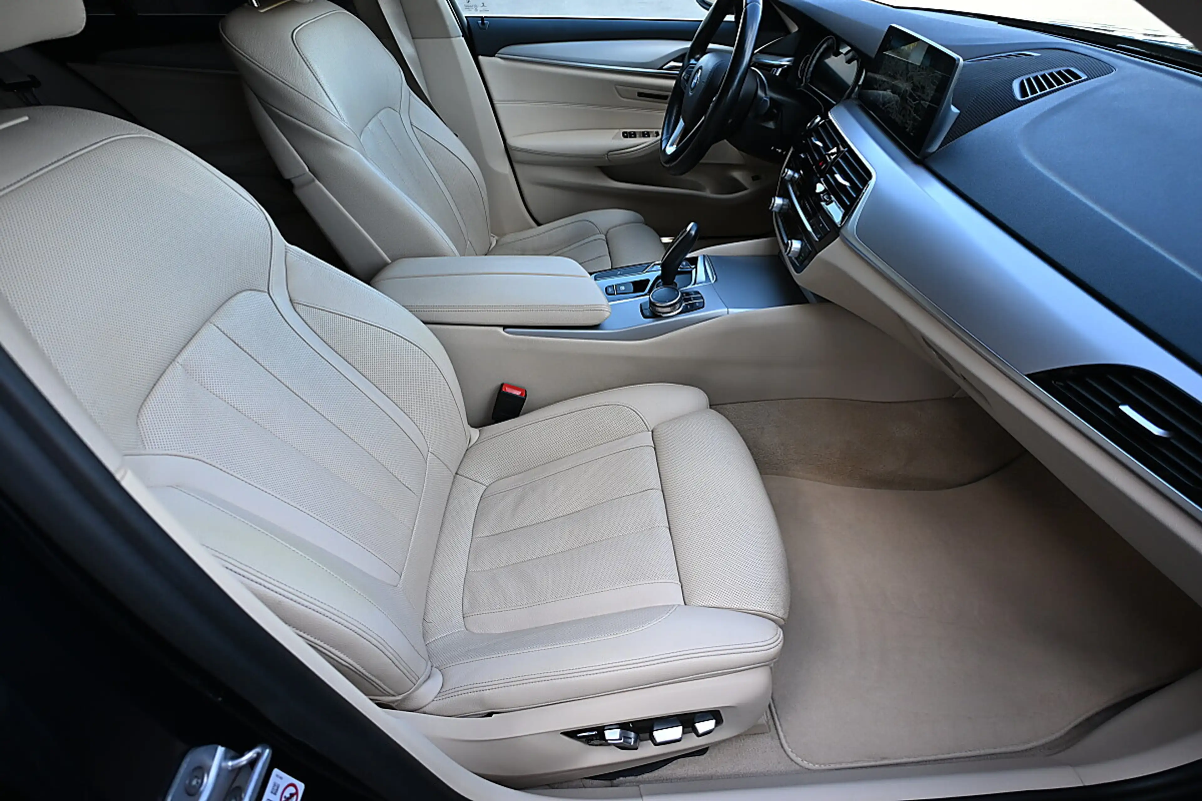 BMW 530 i Touring xDrive Aut. Komfortsitze, Sitzklima, ... — photo 5
