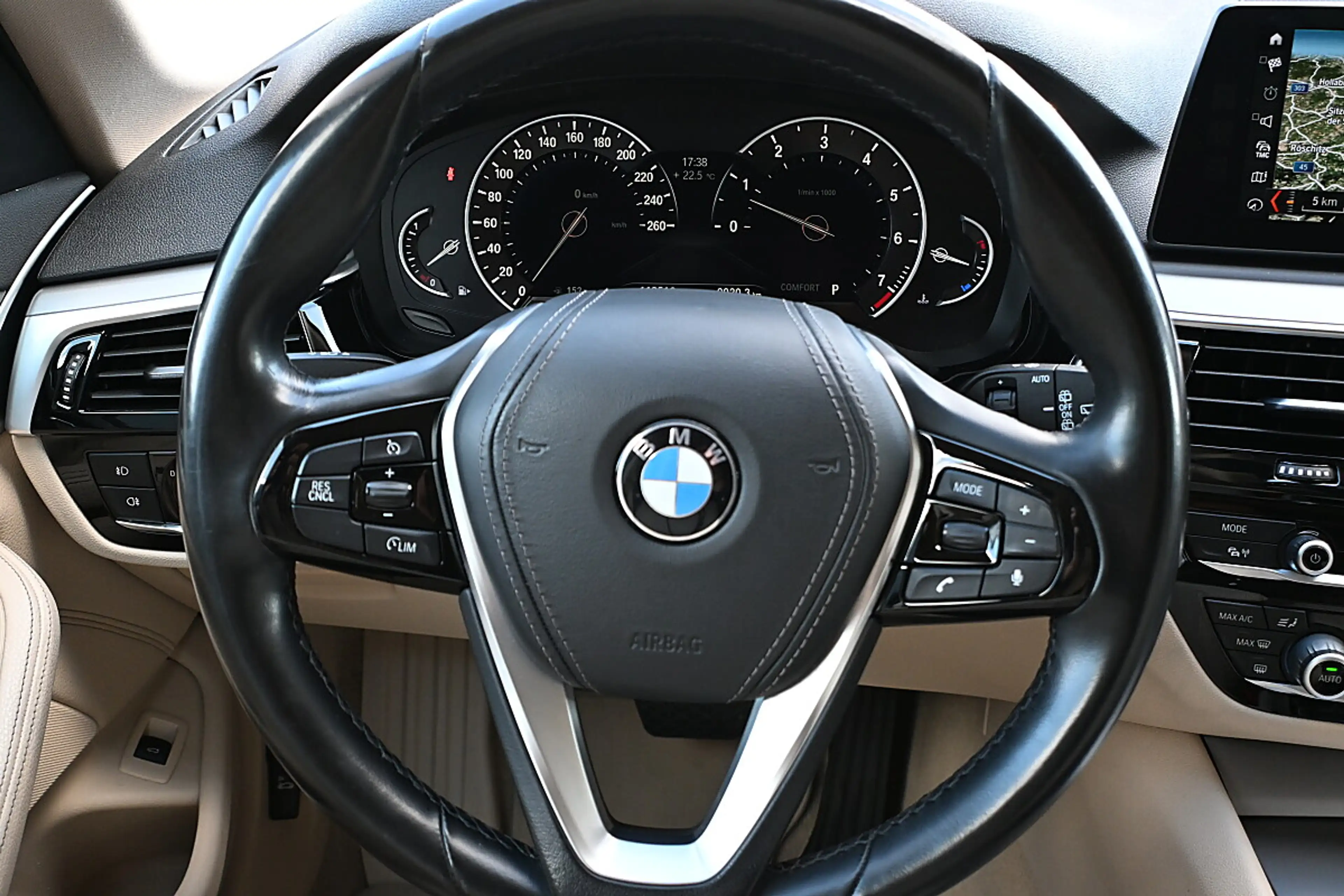 BMW 530 i Touring xDrive Aut. Komfortsitze, Sitzklima, ... — photo 10