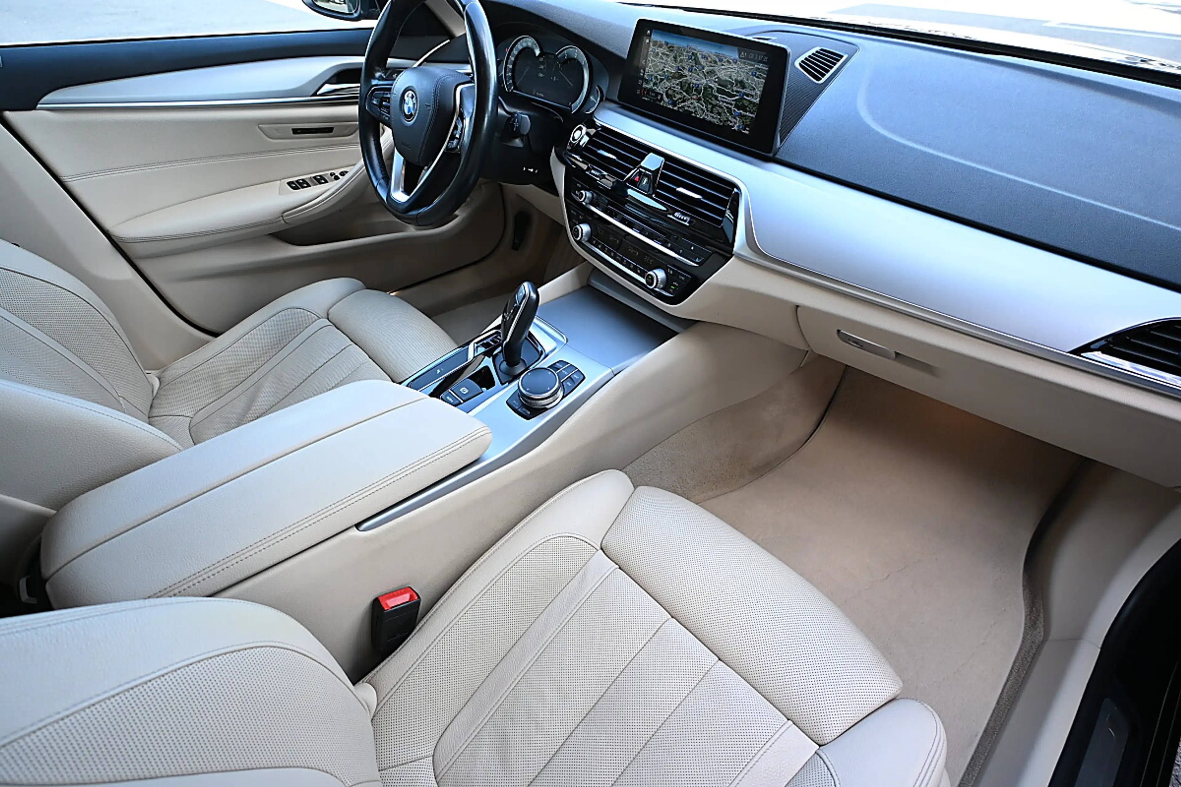 BMW 530 i Touring xDrive Aut. Komfortsitze, Sitzklima, ... — photo 4