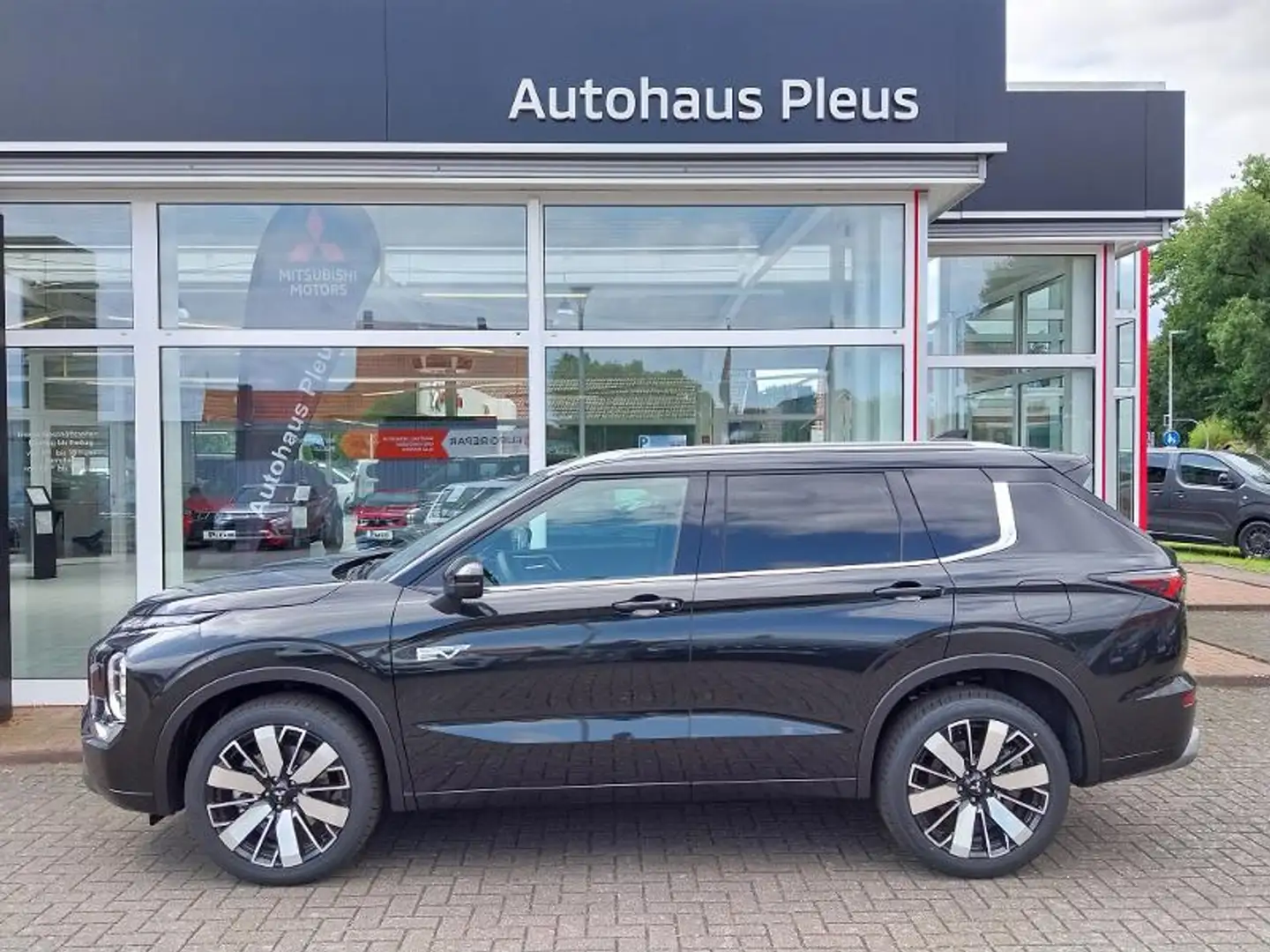 Mitsubishi Outlander 2.4L PHEV TOP Negro - 1