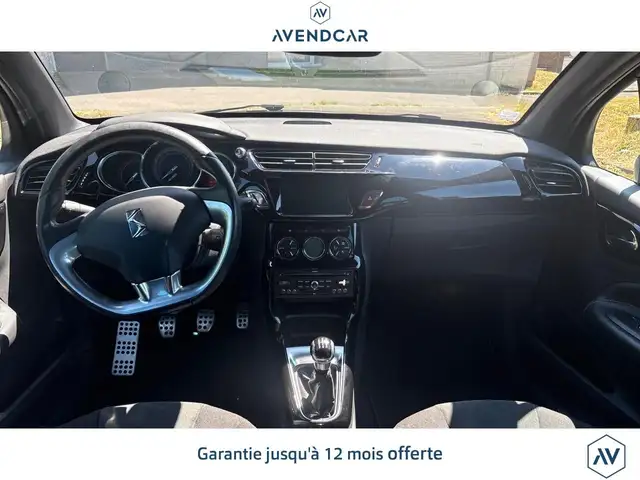 DS Automobiles DS 3 view 5