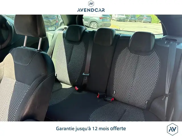 DS Automobiles DS 3 view 7
