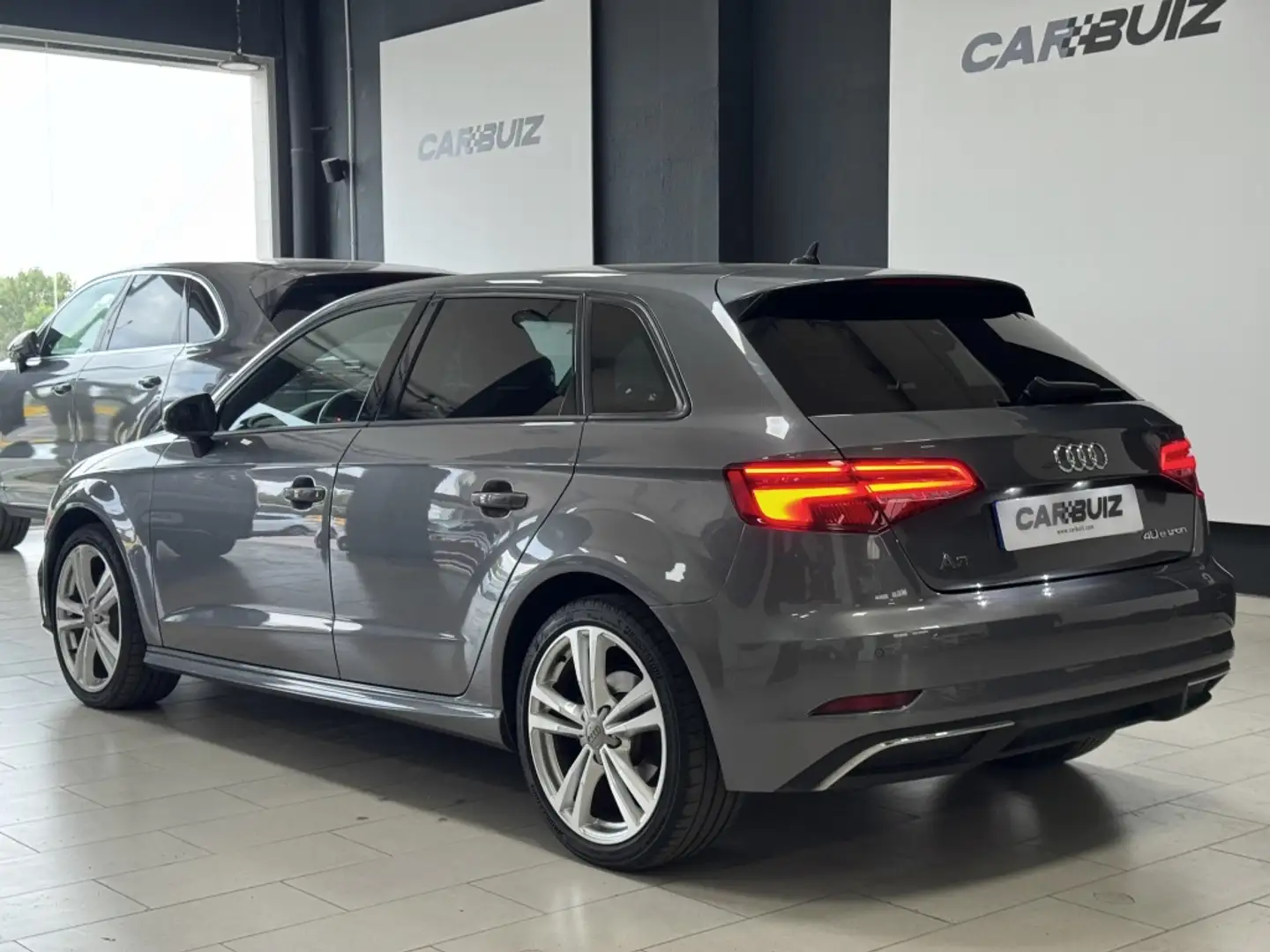 Audi A3 Sportback 40 e-tron S line S tronic Gris - 2