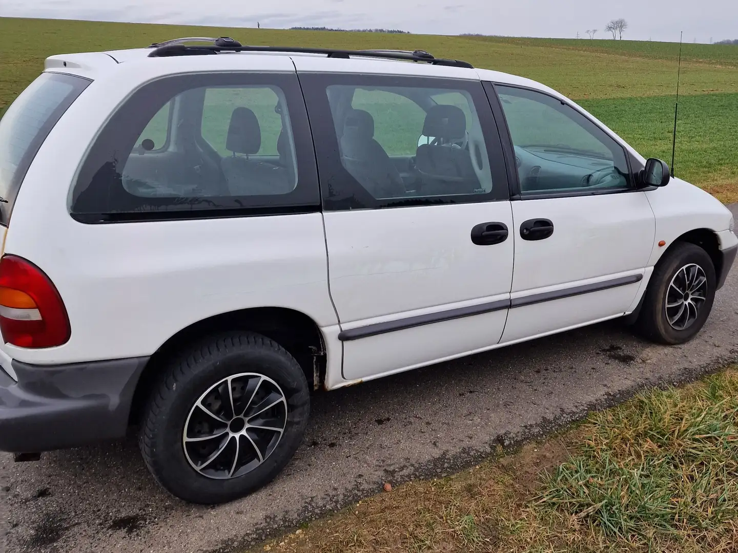 Chrysler Grand Voyager 3.3 LE Weiß - 2