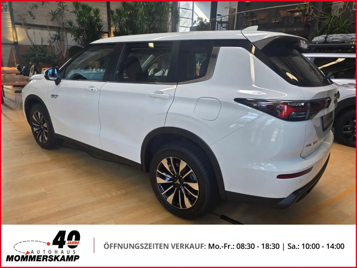 Mitsubishi Outlander 2,4 PLUS+4WD+PDC+Sitzhzg+Lenkradhzg+Leder+Tempomat Белый - 2