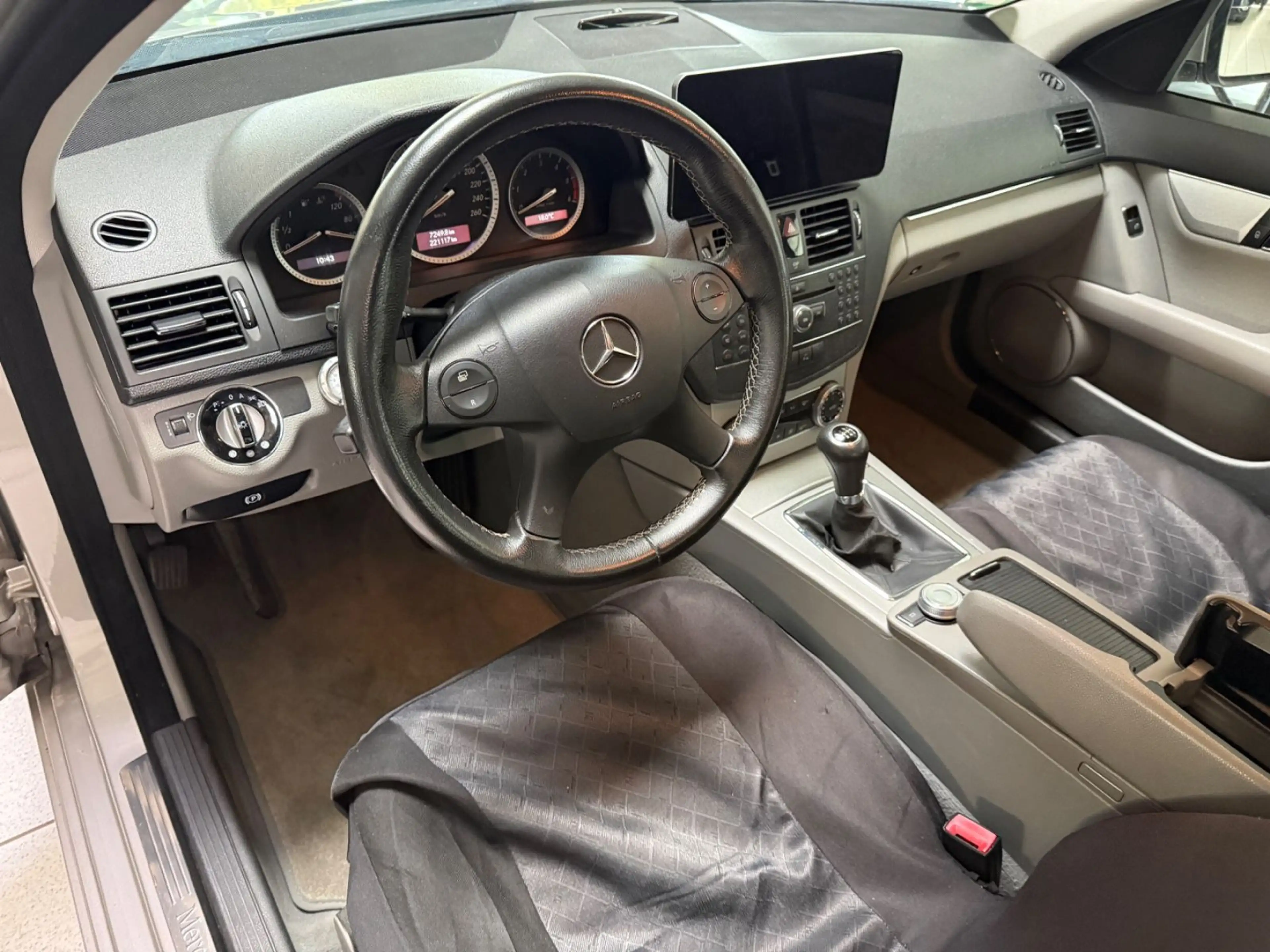 Mercedes-Benz C 220 C Limousine*AHK*Navi* — photo 12
