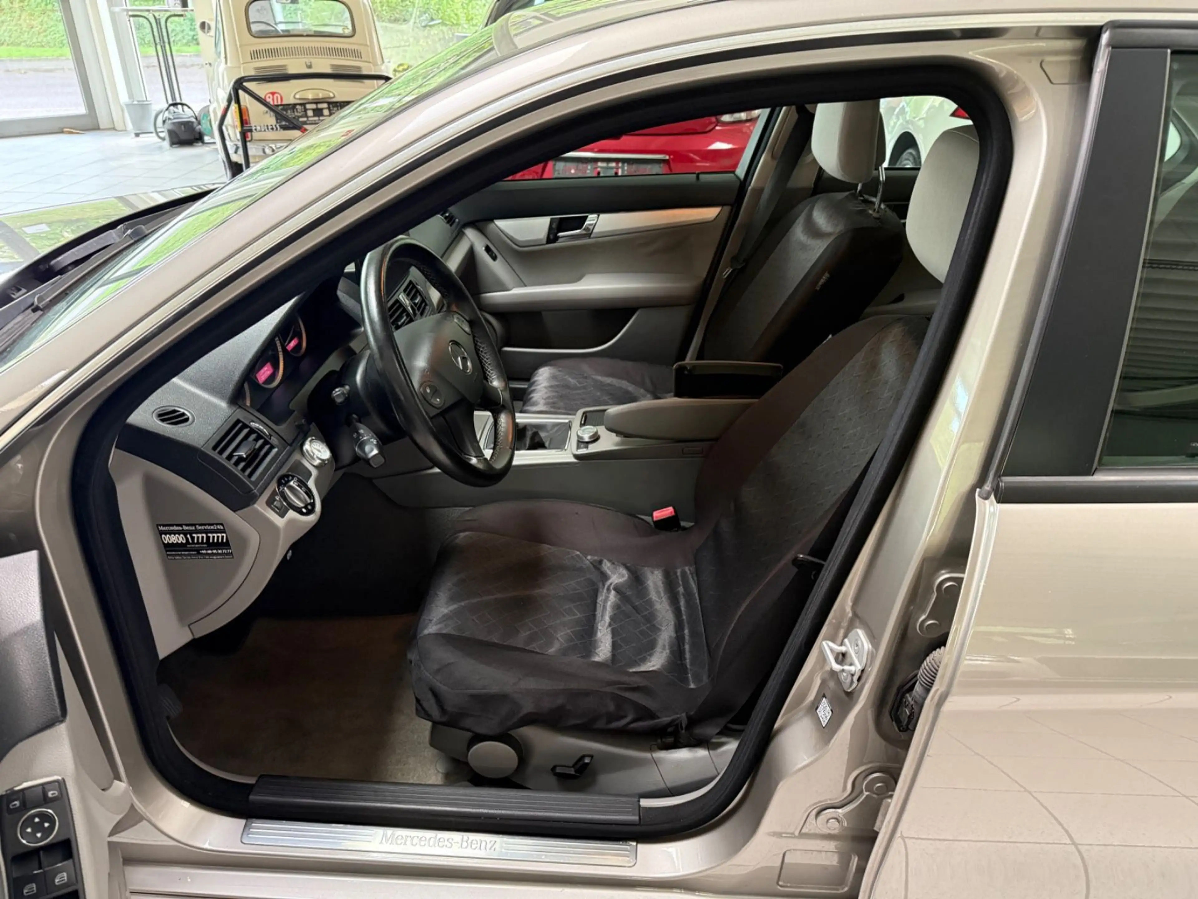 Mercedes-Benz C 220 C Limousine*AHK*Navi* — photo 9