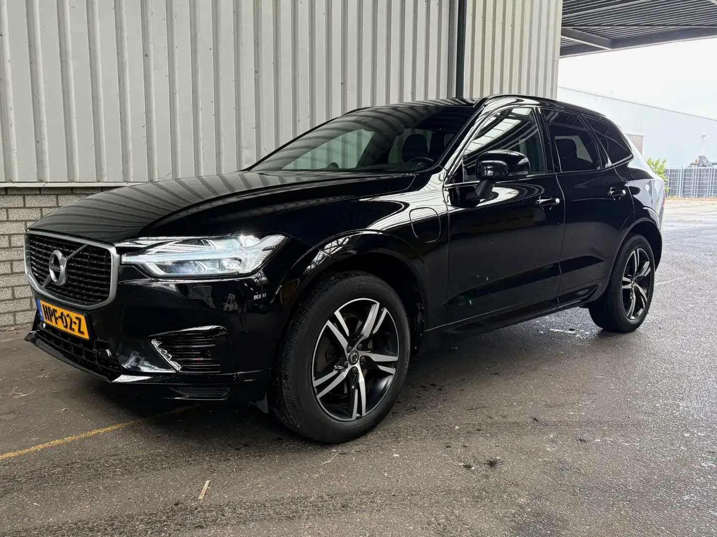 Volvo XC60 2.0 T8 TE AWD R-Design|Massage|HUD|Pano|B&W|Trekha Zwart - 2