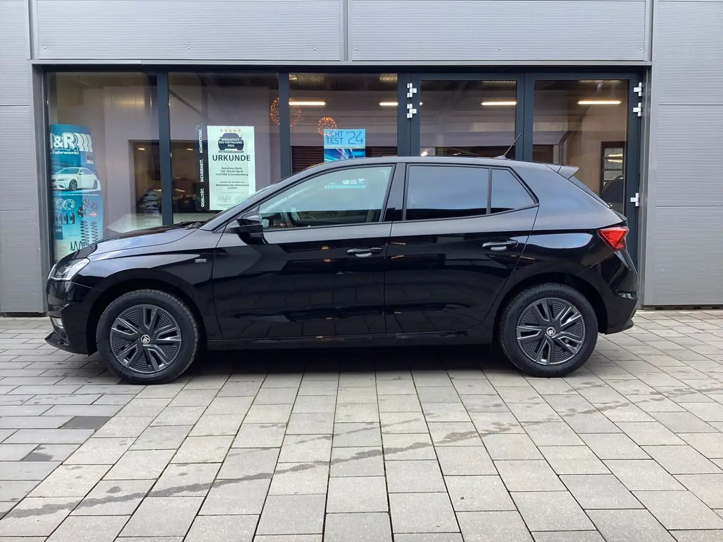 Skoda Fabia 1,0 TSI Drive LED+ACC+VZE+ALU 16" Schwarz - 1