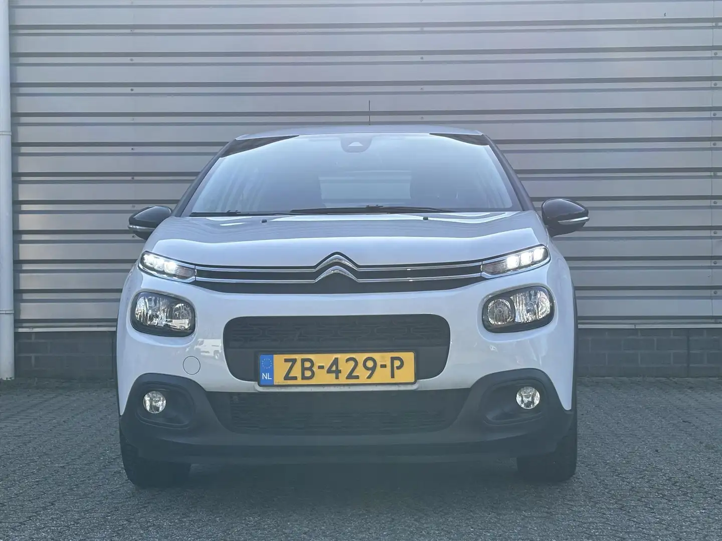 Citroen C3 1.2 PureTech Feel | Navigatie | Parkeersensoren Wit - 2
