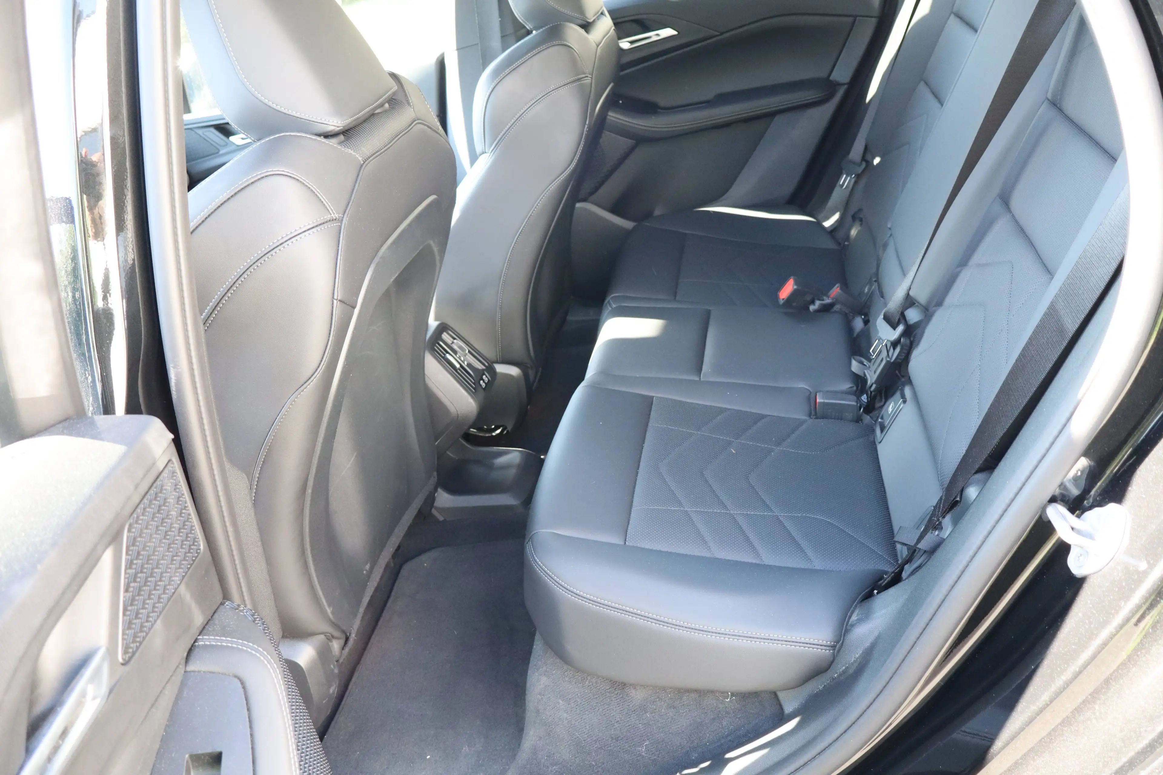 BMW 225 Active Tourer PHEV 225xeA (180 kW) — photo 16