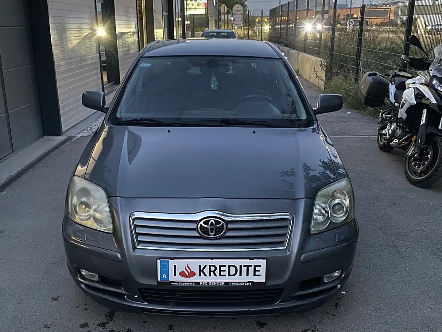 Toyota Avensis 2,0 D4-D Linea Sol Grau - 2