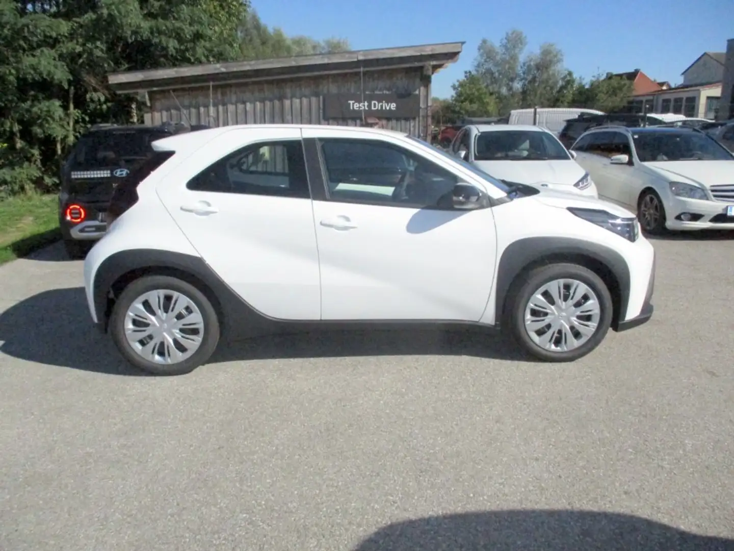 Toyota Aygo -X 1,5 Hybrid Pure - Barpreis!! Weiß - 2