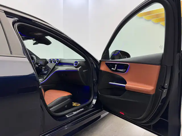 Mercedes-Benz C-Class view 15