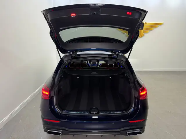 Mercedes-Benz C-Class view 24
