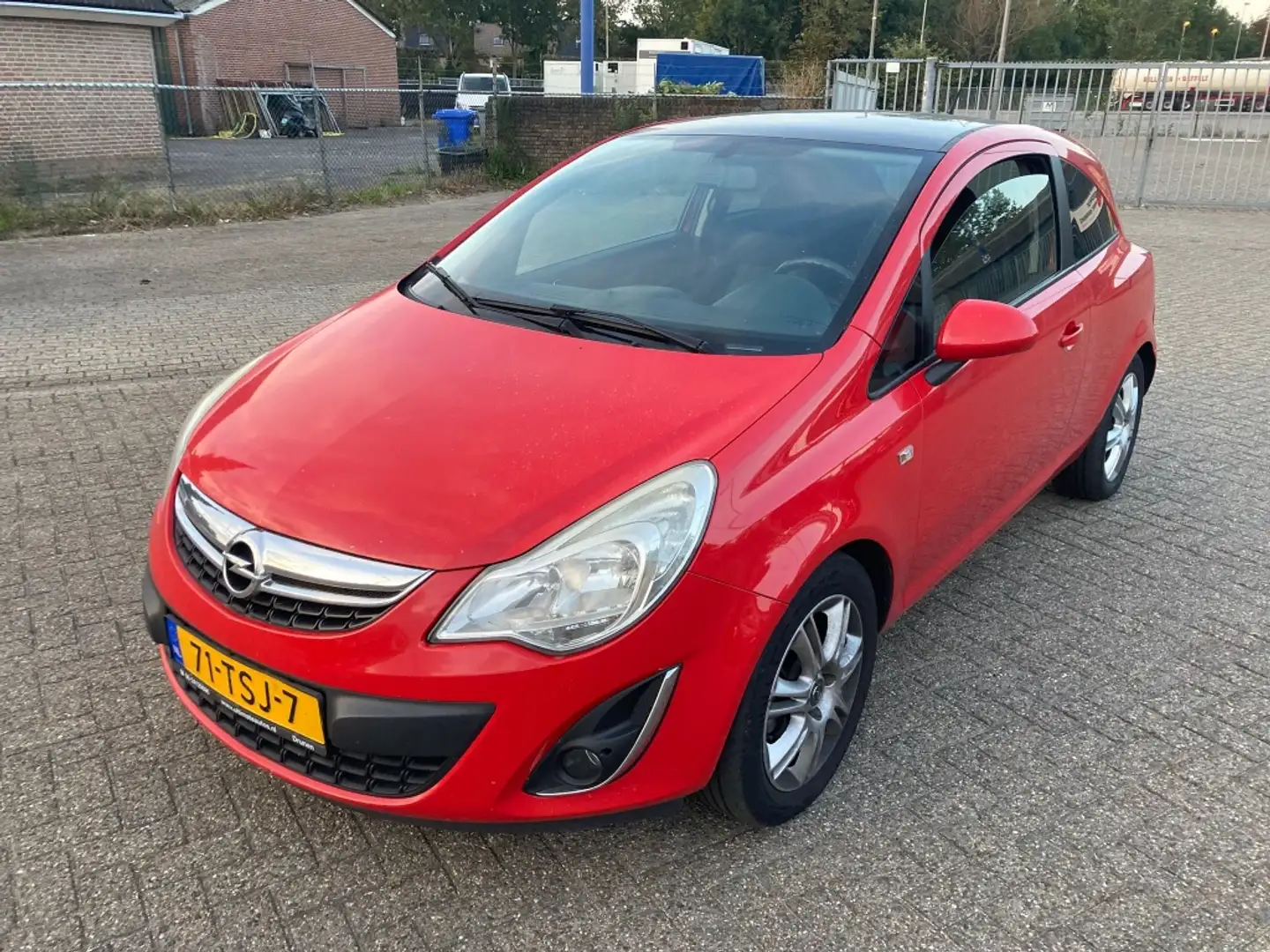 Opel Corsa 1.2 EcoF. CL.Ed. LPG Rouge - 1