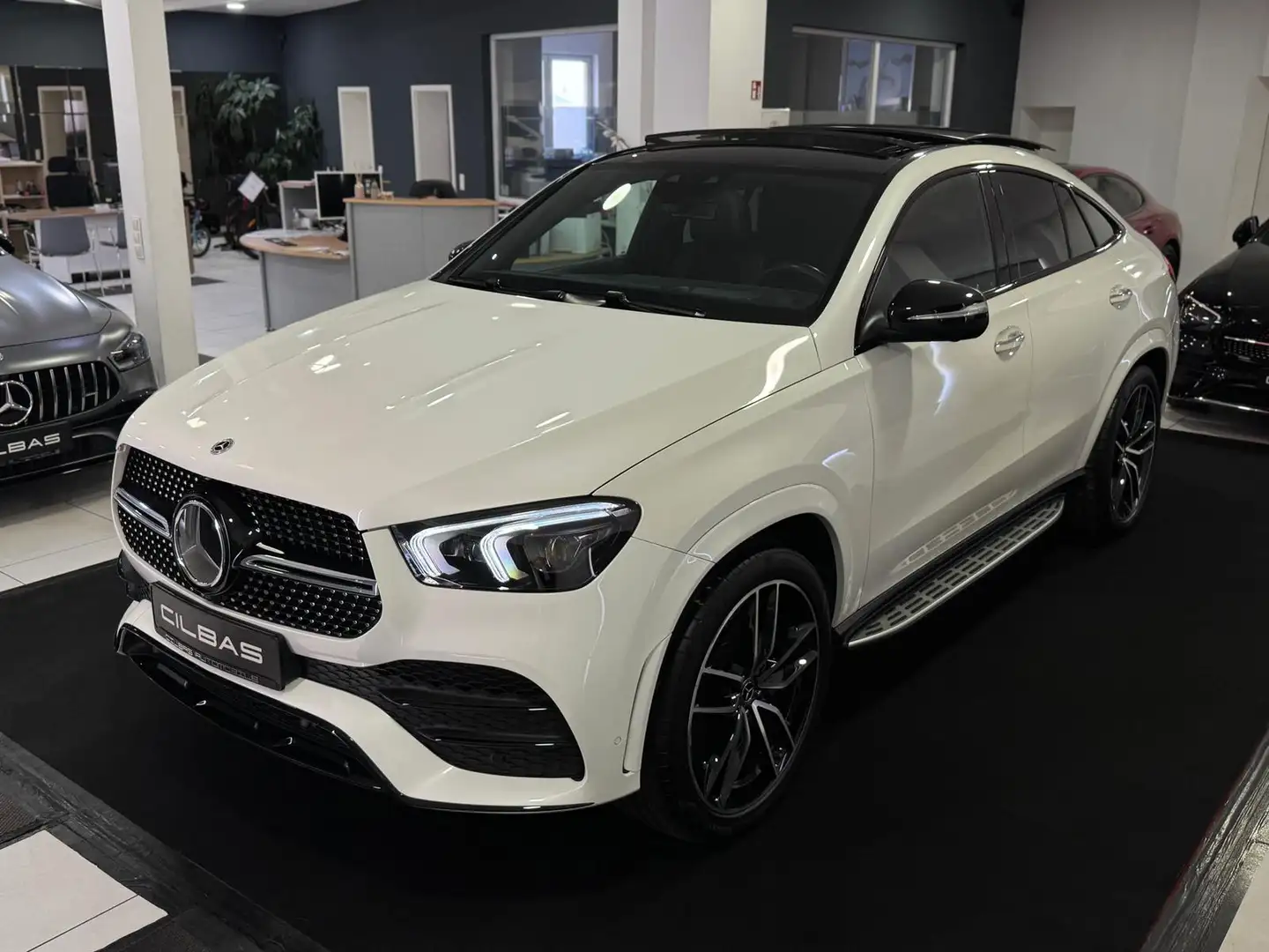 Mercedes-Benz GLE 400 d 4M Coupe AMG-Line *PANO*AIR*HUD*360* Bílá - 1