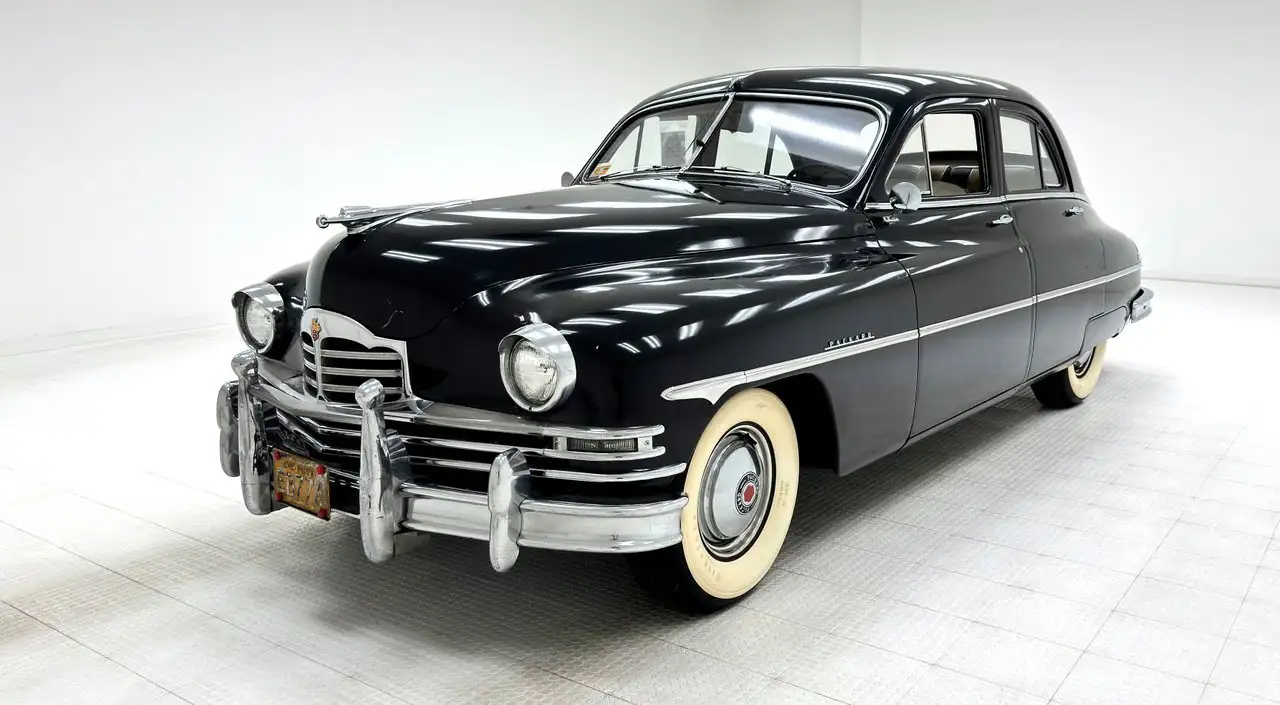 Packard Deluxe 8 Touring Sedan, foto 1
