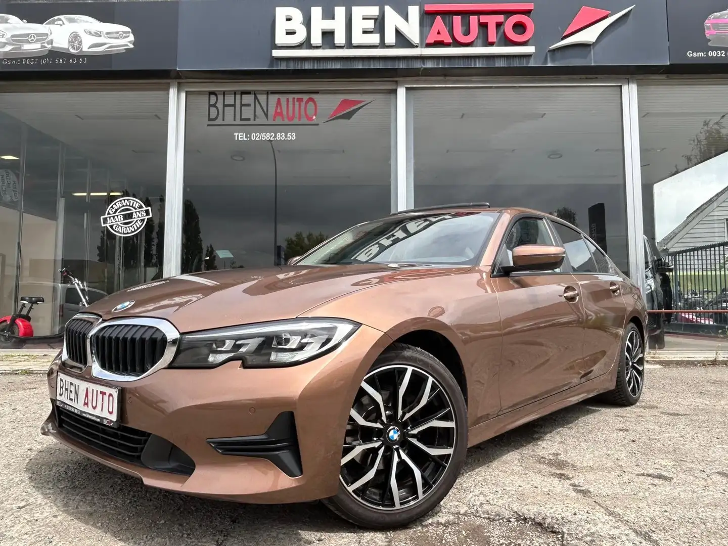 BMW 318 d/CARPLAY/NAVI/AIRCO/TOIT OUVRANT PANORAMIQUE Brun - 1