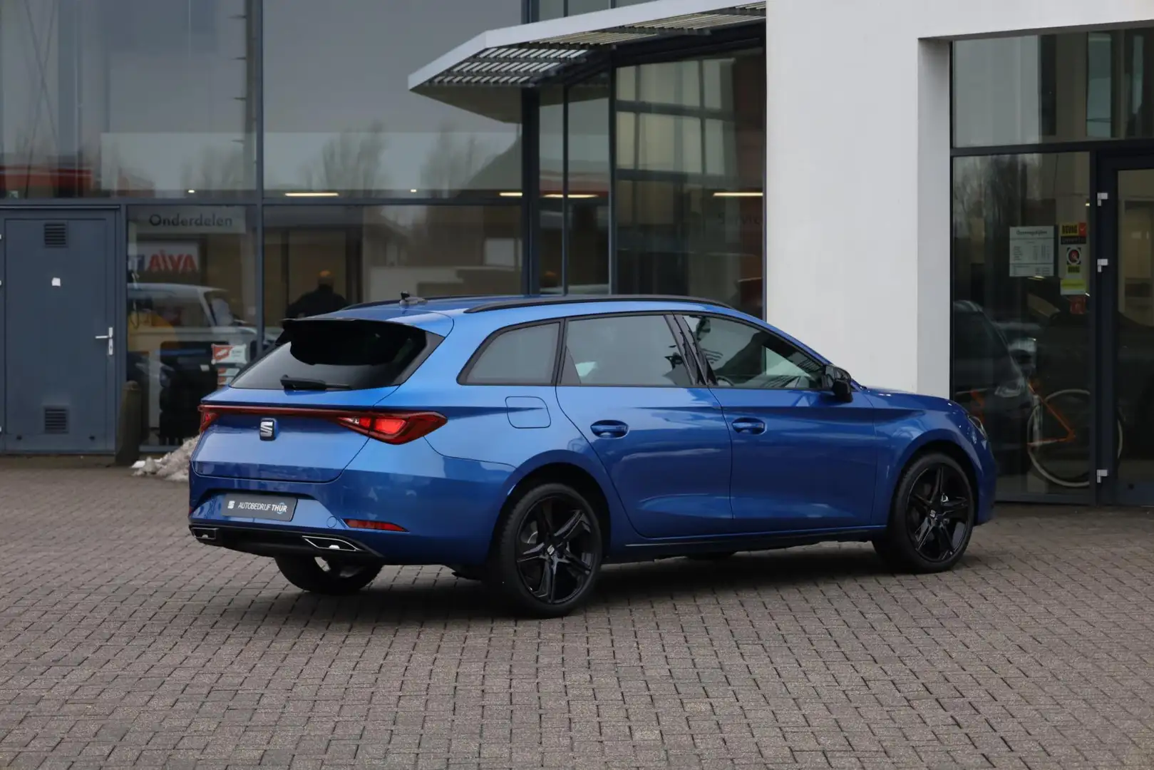 SEAT Leon e-Hybrid Sportstourer 1.5 TSI FR Business 204PK / 150kW, Ac Blau - 2