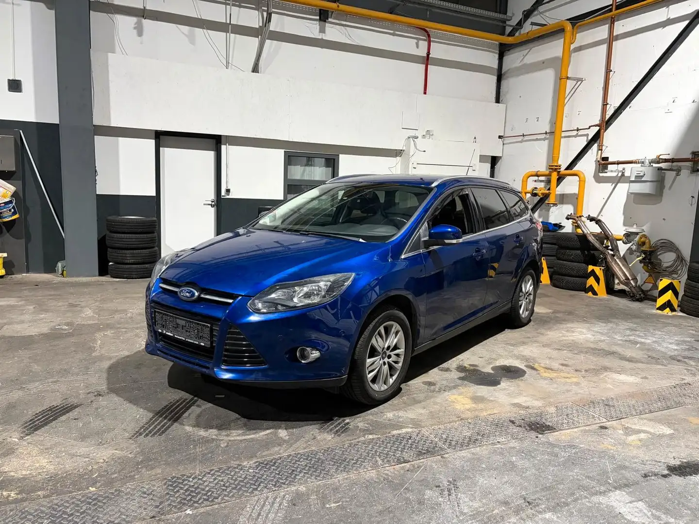 Ford Focus Turnier Titanium Blau - 1