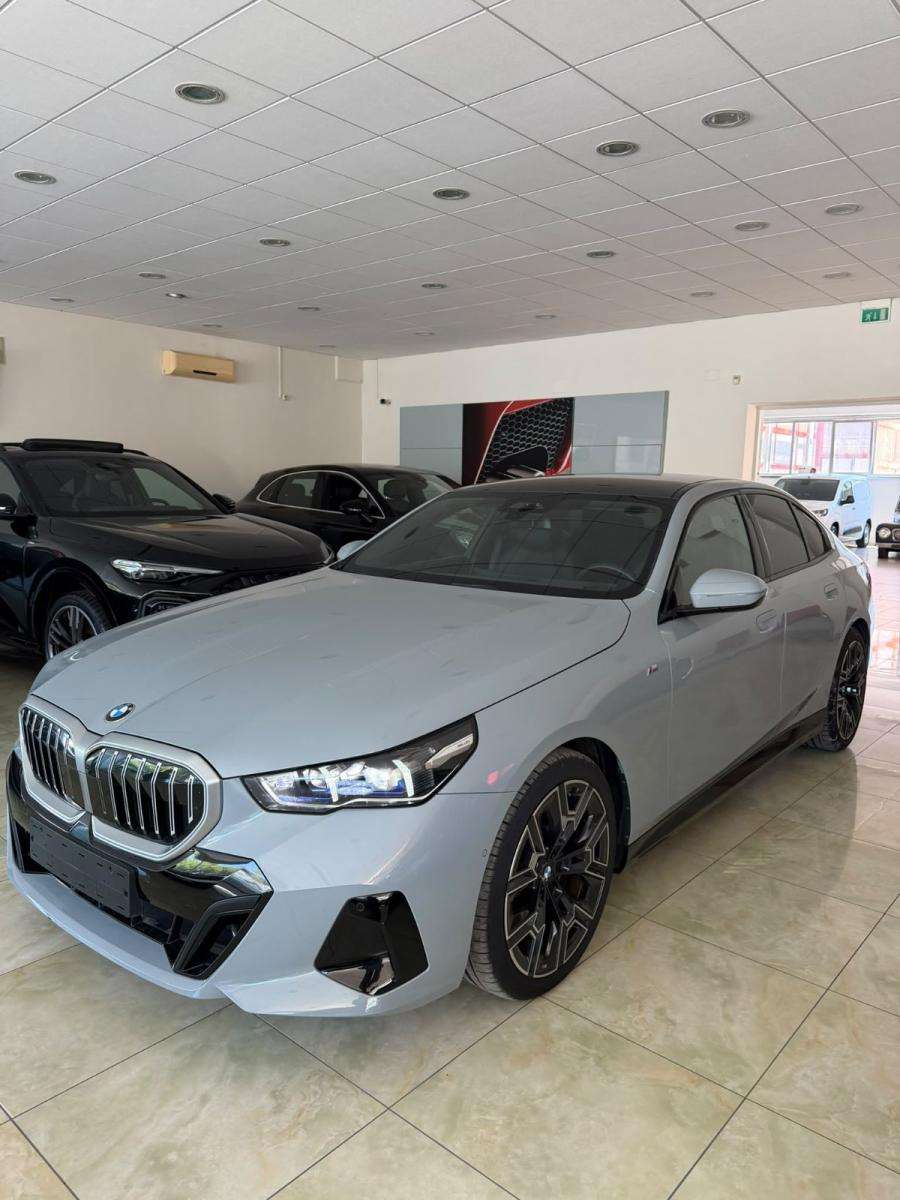 2023 BMW 520