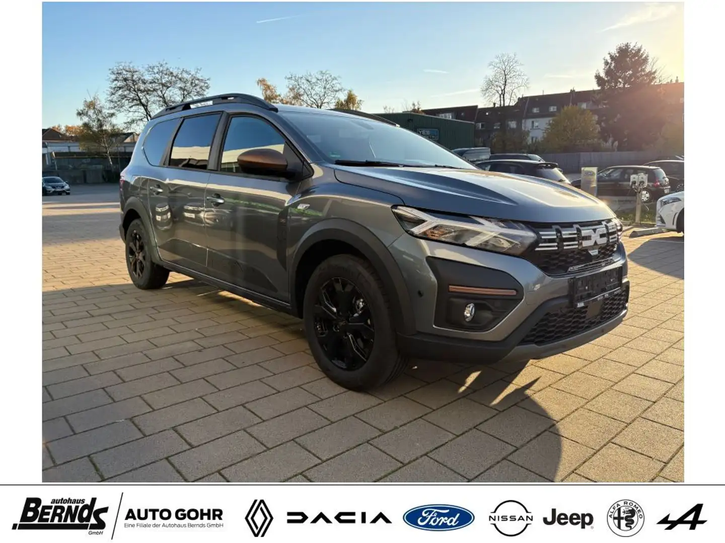 Dacia Jogger Hybrid 140 Extreme AUTOM. 280 km ! CITY-Pkt. SHZ Grau - 2