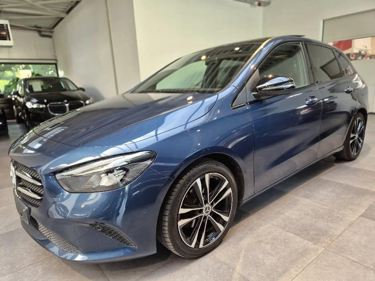 Mercedes-Benz B 180
