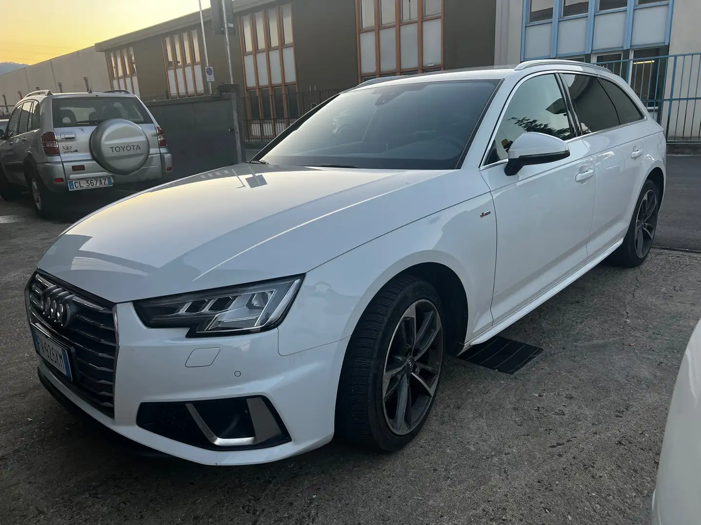 Audi A4 A4 Avant 40 2.0 g-tron S line edition 170cv s-tron Bílá - 1