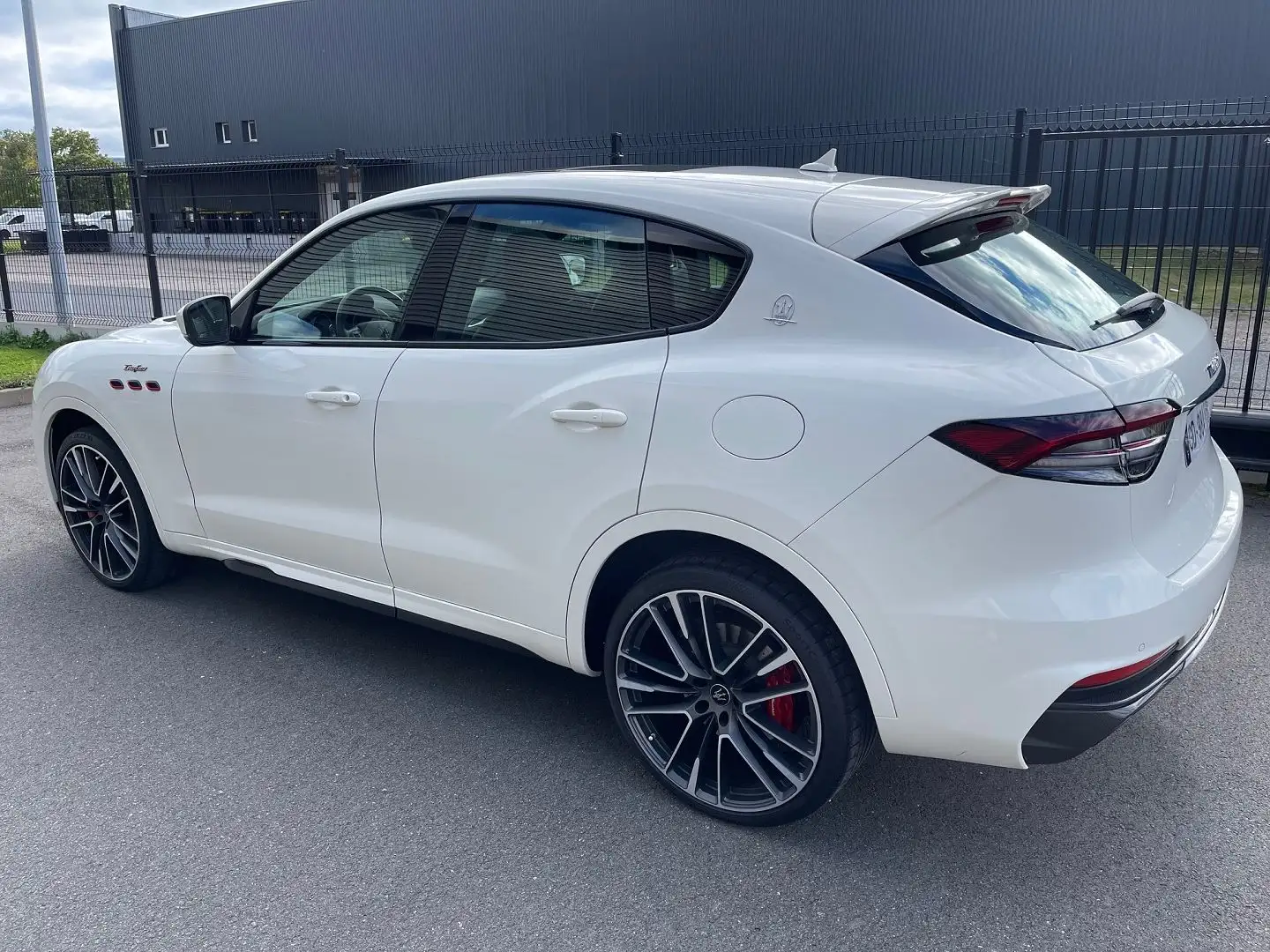 Maserati Levante 3.8 V8 580CH TROFEO - TVA Weiß - 2