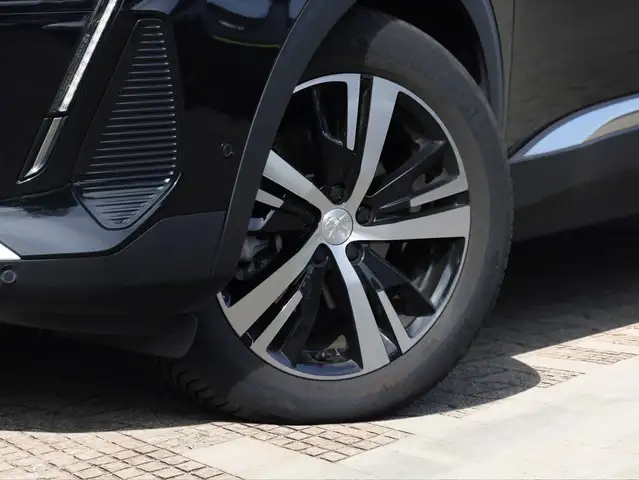 Peugeot 3008 view 4