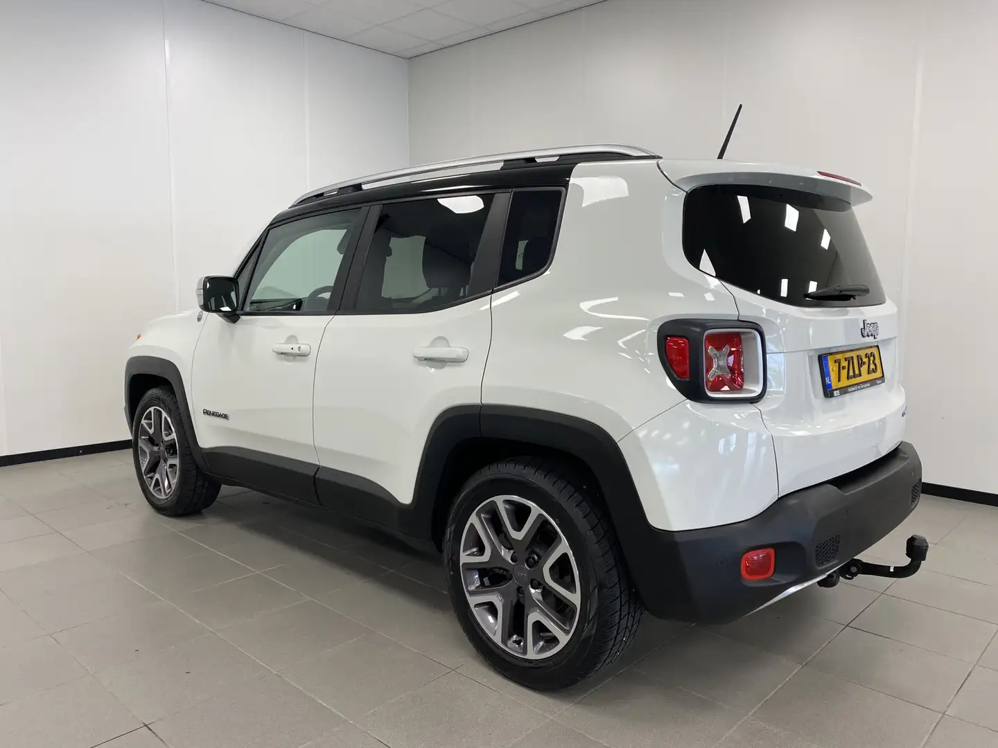 Jeep Renegade 1.4 MultiAir Opening Edition / 140PK / LEDER / NAV Wit - 2