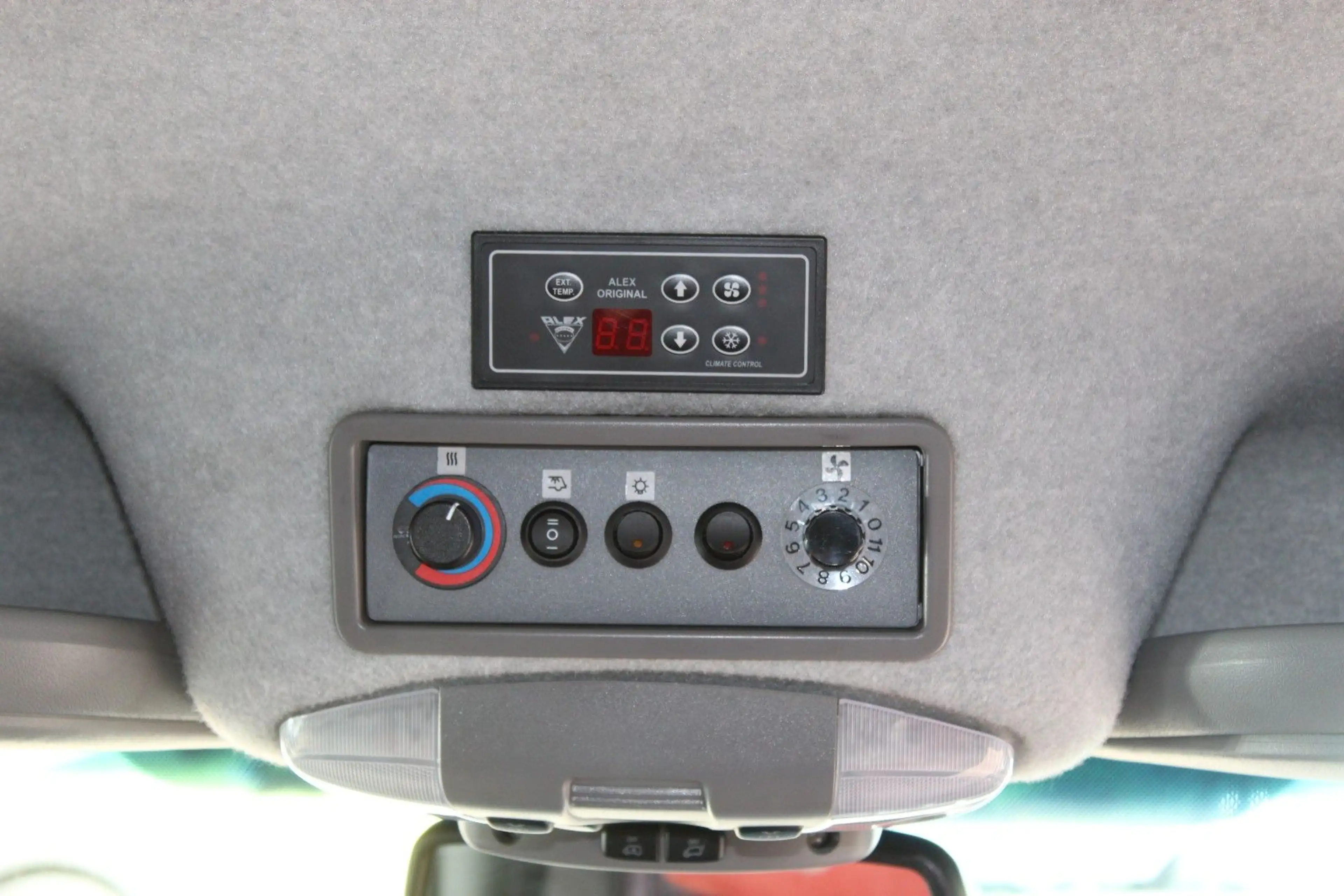 Volkswagen Crafter extralang Hochdach 17 SITZER KLIMA KAM — photo 25