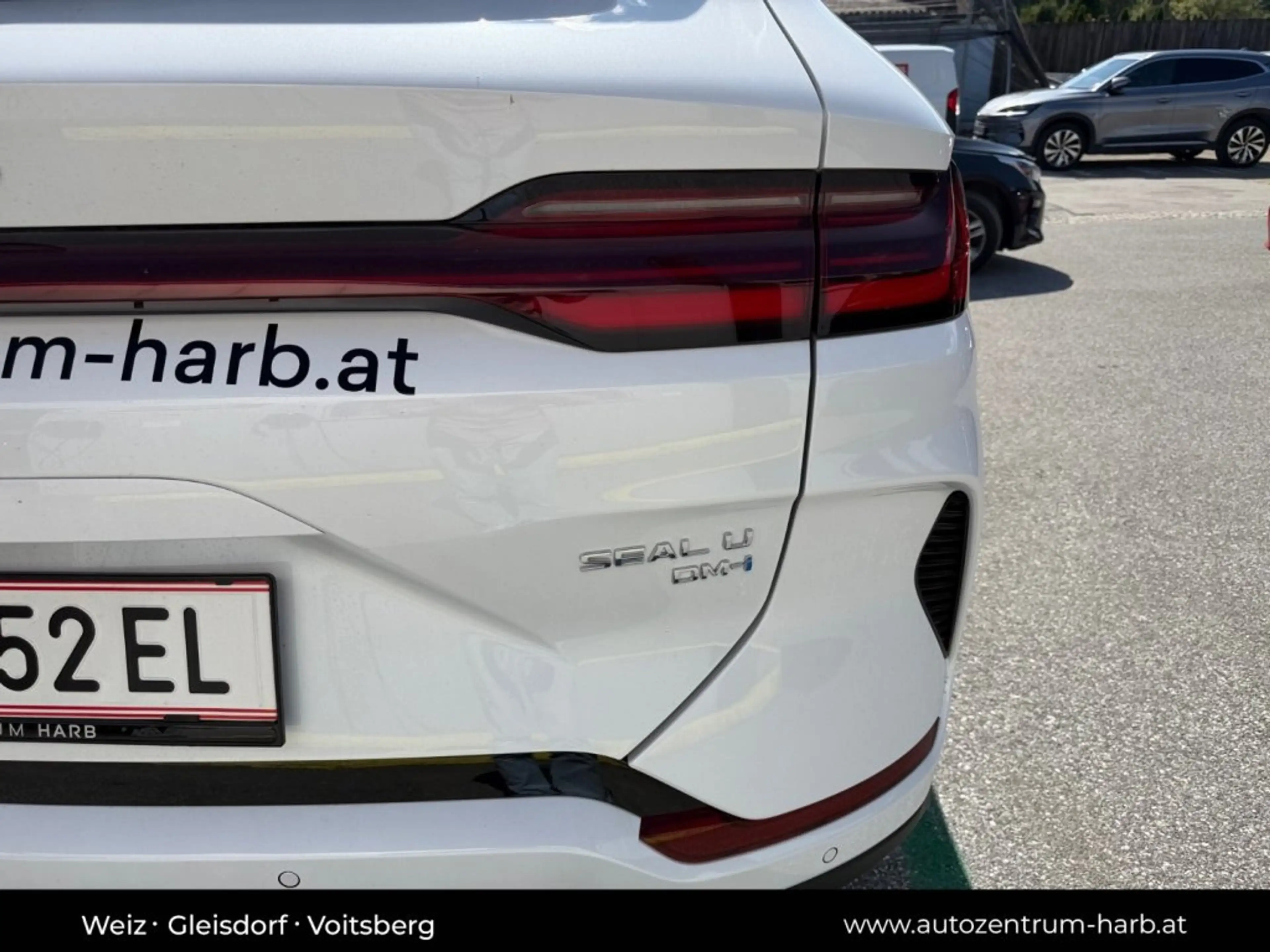BYD Seal U DM-i Design AWD — photo 11